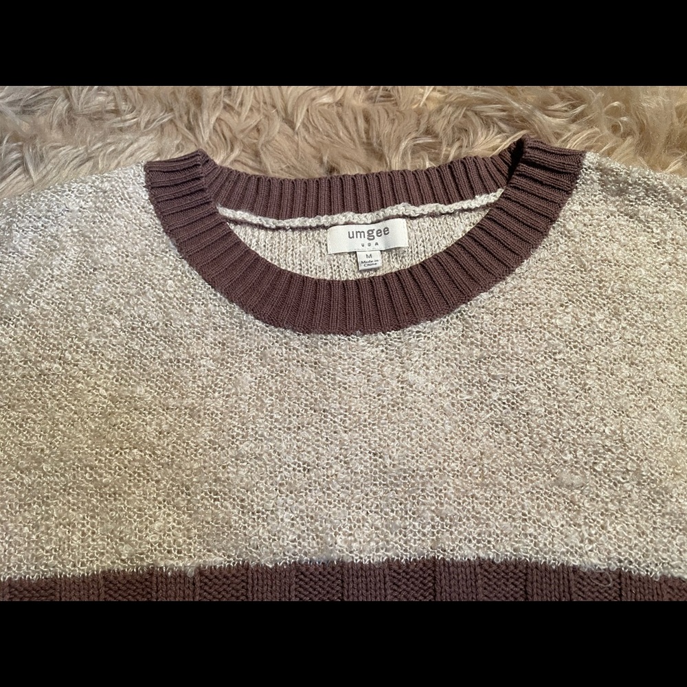 Umgee 2-Tone Short Sleeve Popcorn Ribbed Cable Scoop Neck Sweater - Picture 3 of 8